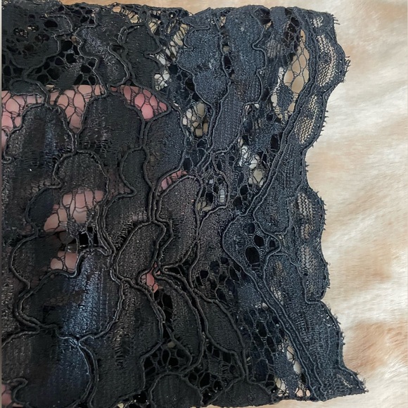 3/$15 🏷️ Black lace bebe boatneck crop top with 3/4 length sleeve - Picture 2 of 4